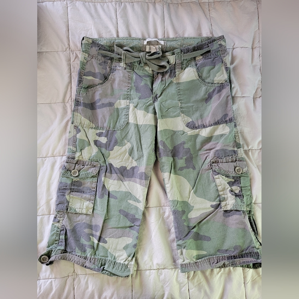 Abercrombie & Fitch vintage camouflage camo baggy long cargo shorts womens M